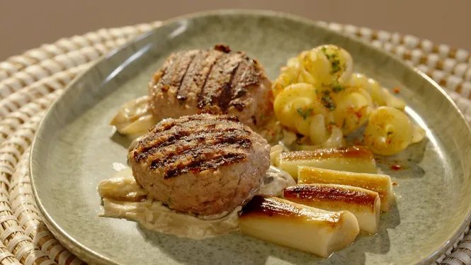 FRIKADELLERS AMB PASTA, GÍRGOLES I PORROS