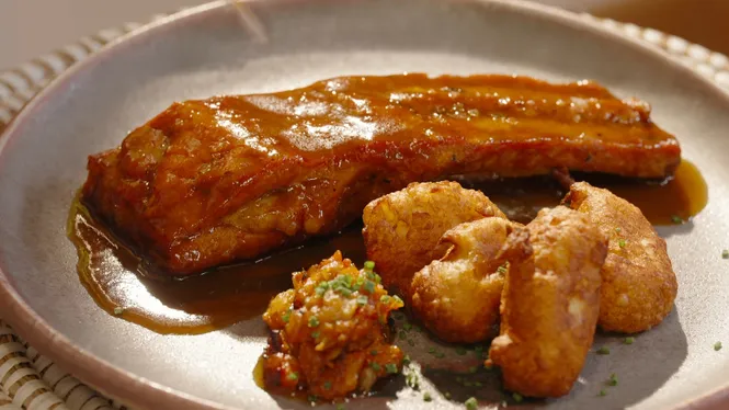 COSTELLA ALÇADA DE PORC ROSTIDA AMB CITRICS I FRUITES
