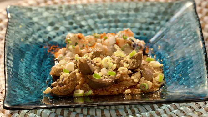 RONYONS DE PORC AL XERÈS AMB ENSALADILLA
