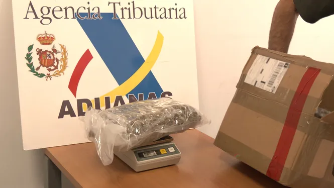 LA DUANA LOCALITZA HAIXIX EN PAQUETS DE TRANSPORT A L'AEROPORT DE MENORCA