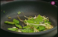 'Ensalada tèbia de llentia beluga, ruca i calamar'