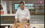 'Rellom amb curri vermell amb rotlets de bolets'