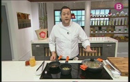 'Conill amb salsa d'ametla i prunes'