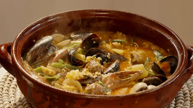 ARRÒS AMB SÍPIA, PEIX, CORNETS I PATATA